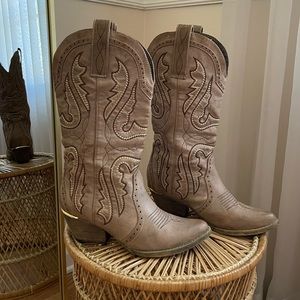 Very Volatile Brown Almond Toe Cowboy Boots Size 6